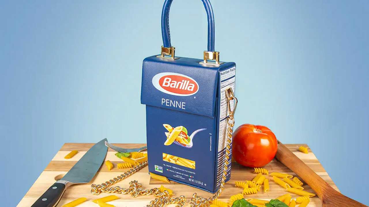 Barilla: artista realizza borse identiche alle confezioni di pasta