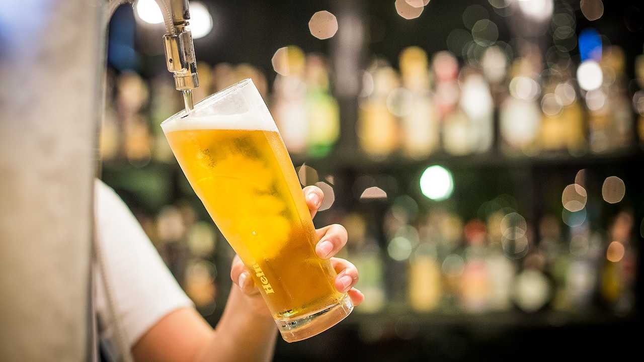 Uk: i gestori dei pub e i produttori avvertono che la birra salirà di prezzo