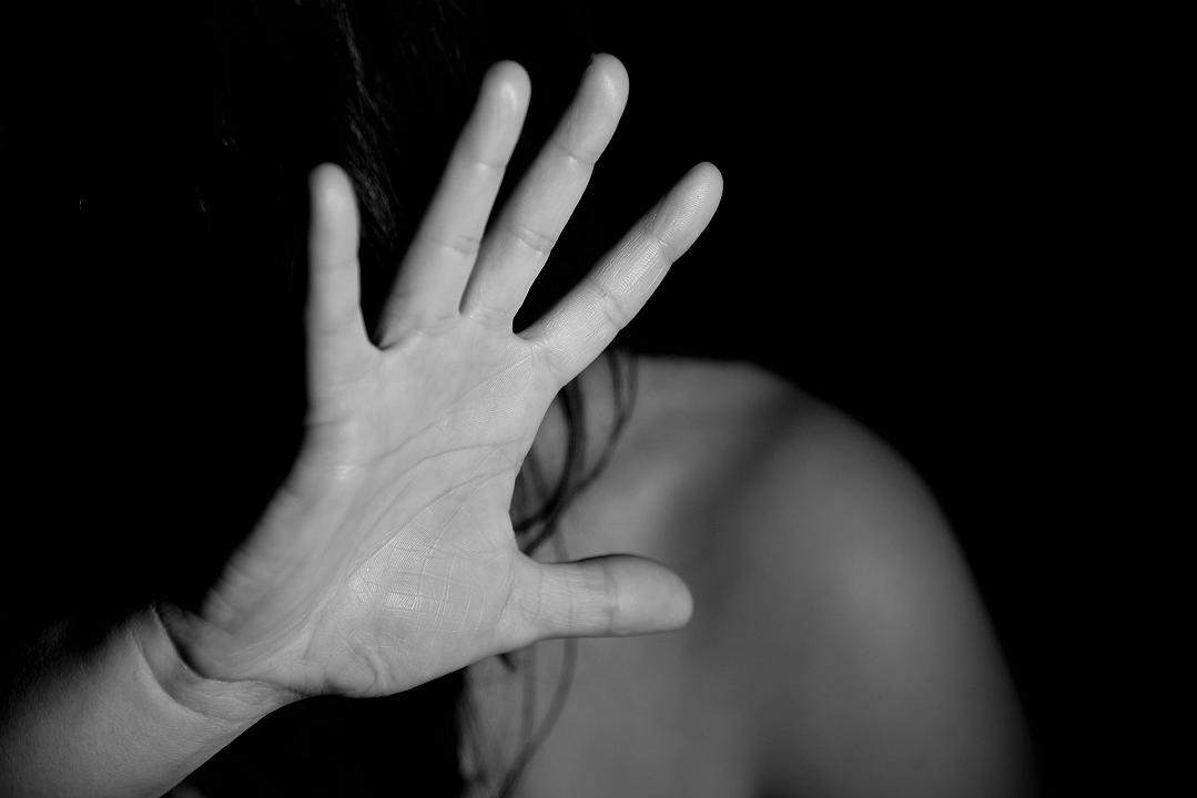 Pesaro, donna viene violentata nel suo ristorante dal socio in affari