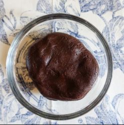 impasto baci al cioccolato in una ciotola