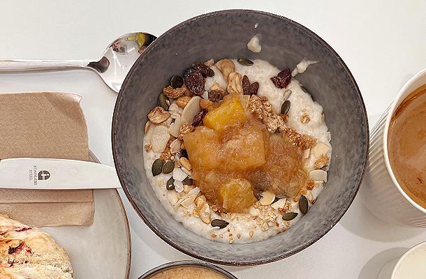 Porridge: le 8 migliori varianti per amare la zuppa d’avena a colazione