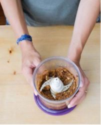 ripieno dei biscotti tritato nel mixer