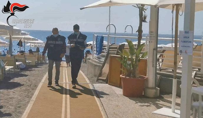 Stabilimenti balneari, 1 su 3 irregolare: locali sporchi e cibo scaduto