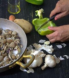 Soffriggete aglio e scalogno, peperone e patata