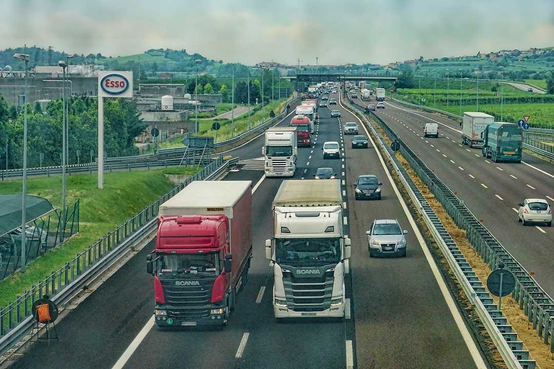 Venezia: incidente fra 2 camion, autostrada ricoperta di cereali