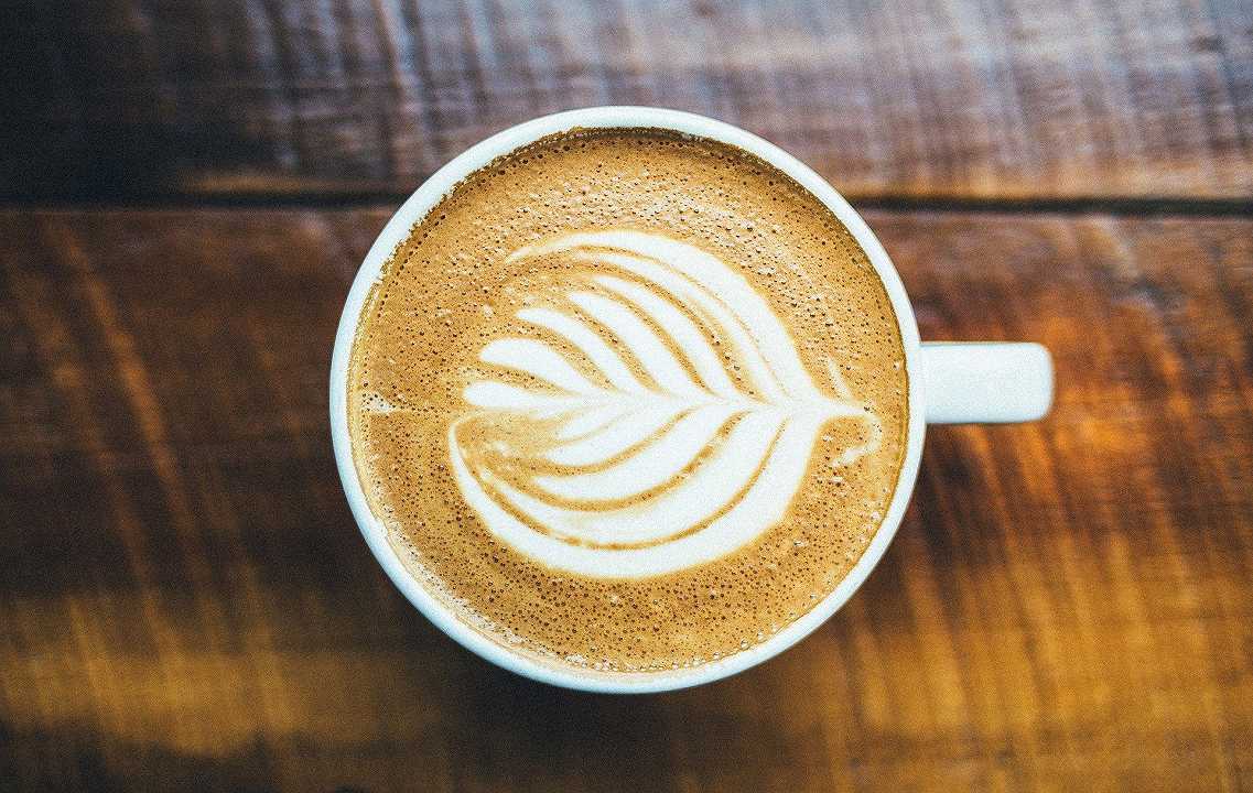 Caffè: i consumatori abituali potrebbero vivere più a lungo, suggerisce uno studio