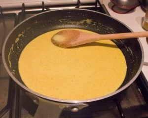 cremina al curry pronta in padella