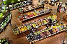 Regno Unito, niente più data di scadenza per 500 alimenti: la svolta anti spreco nei supermercati