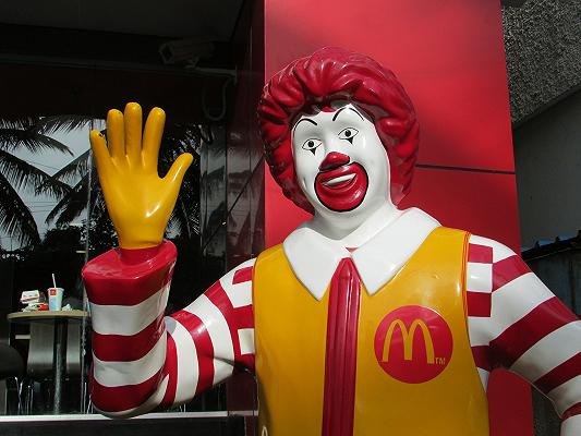 McDonald’s, Londra: vermi nella macchina della soda? No, solo lombrichi