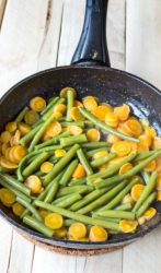 padella con fagiolini e carote cotti