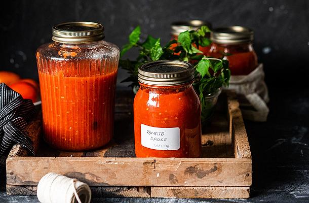 Inflazione: la bottiglia costa più del pomodoro, dice Coldiretti