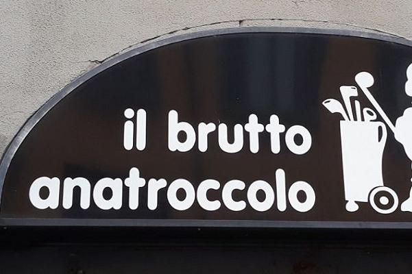 Ristorante di Milano appende il cartello “Al tavolo soltanto con Grinpass. Purtroppo”