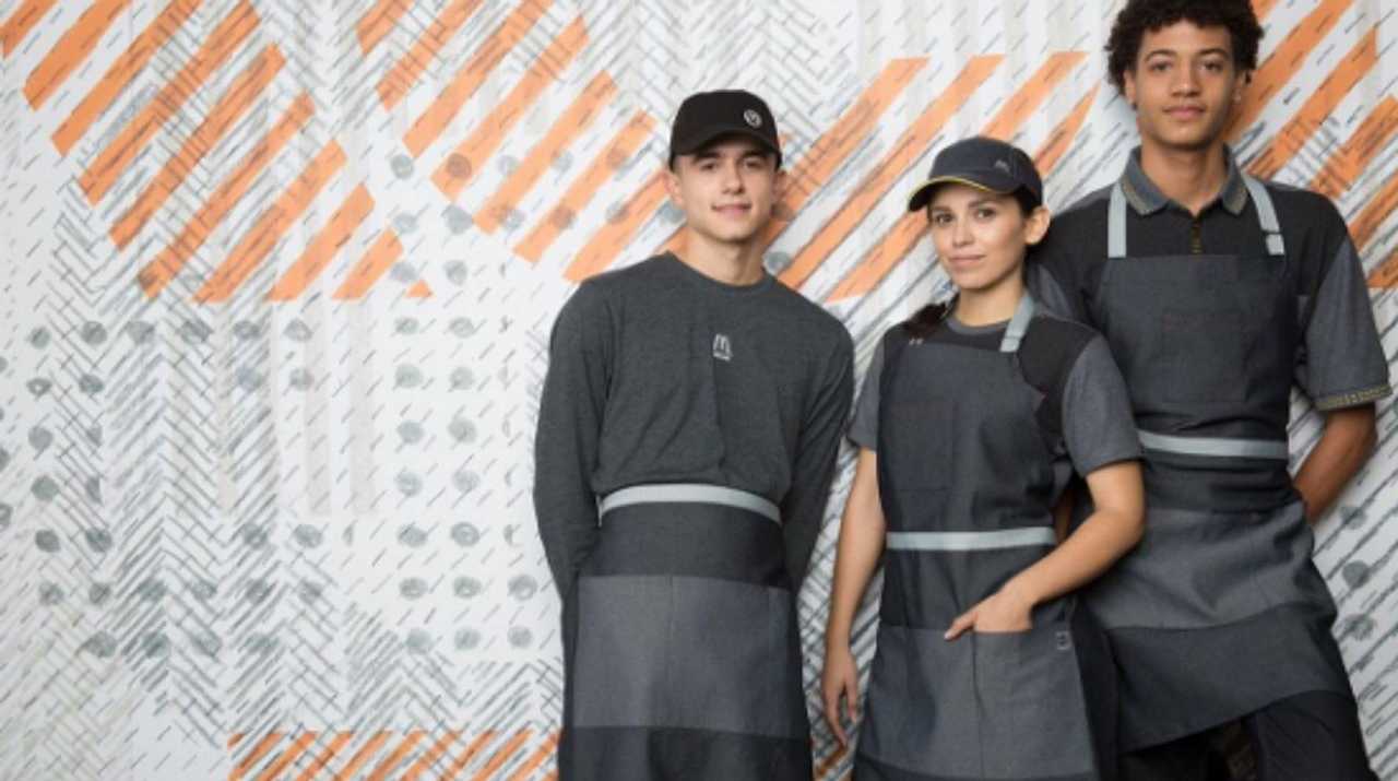Fast food: quanto vale il mercato online delle uniformi usate dei dipendenti