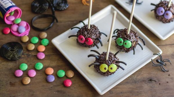 cake pops ragnetto con smarties e liquirizia