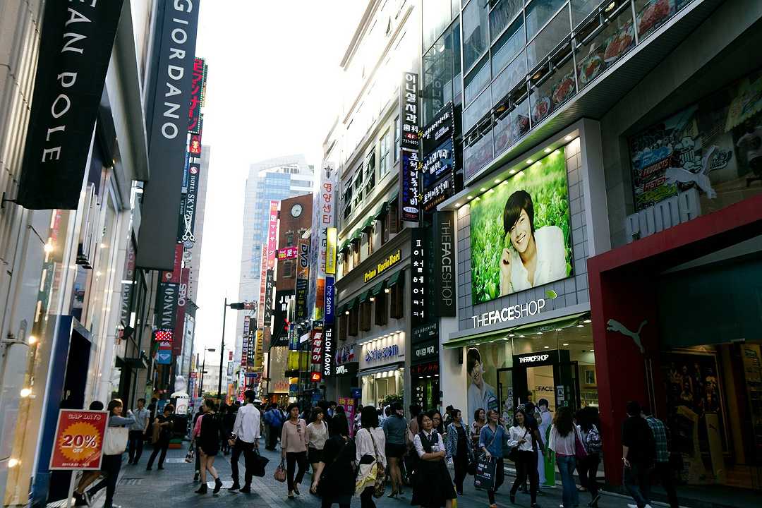Corea del Sud, torna il coprifuoco alle 21 per bar e ristoranti