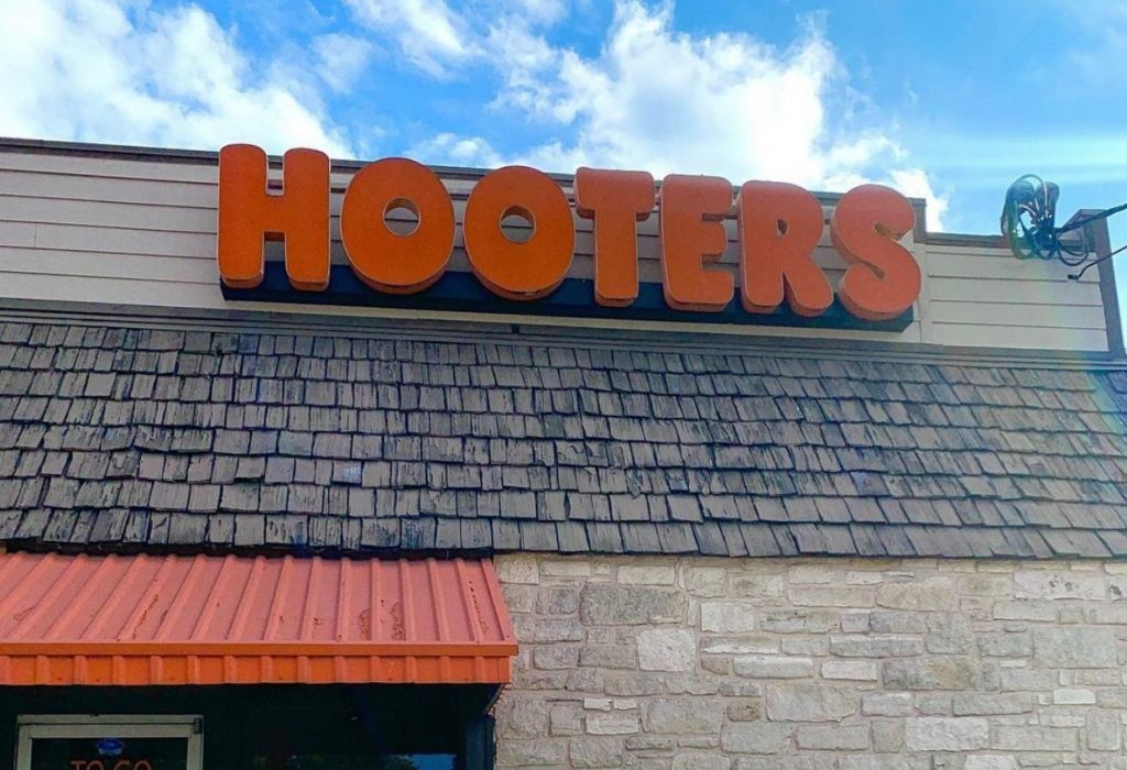 Hooters fast food