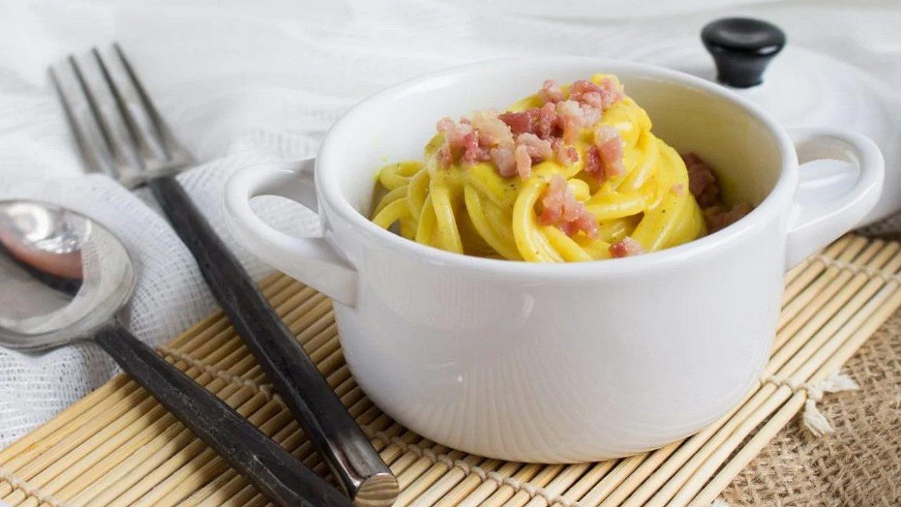 Pasta pancetta e curry