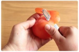 sbucciare il pomodoro