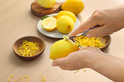 Sbucciate il limone