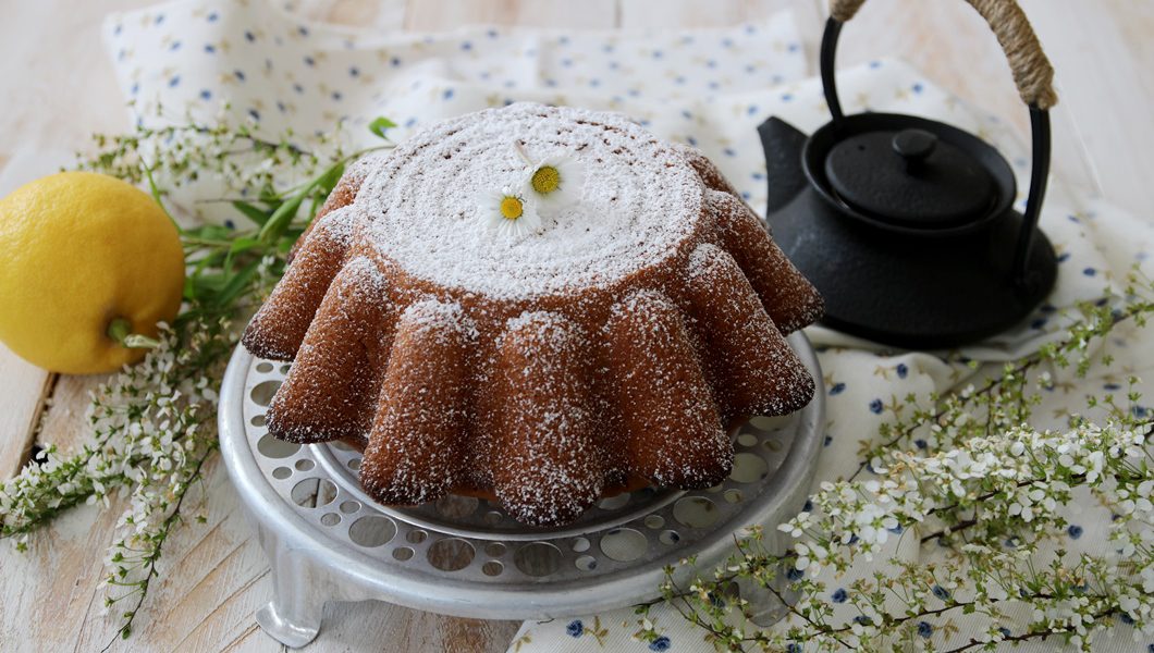torta soffice con zucchero a velo
