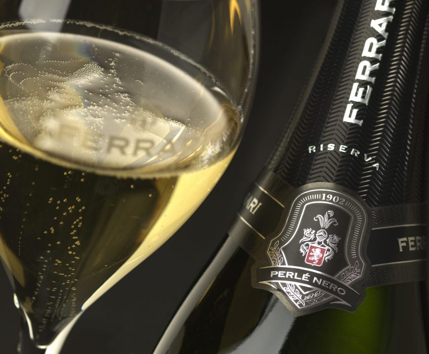 Ferrari_Perlé_Nero_Riserva_Close_up_bicchiere