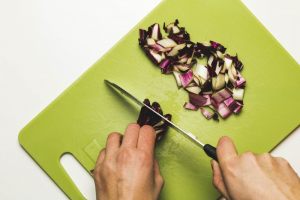 radicchio tagliato su tagliere