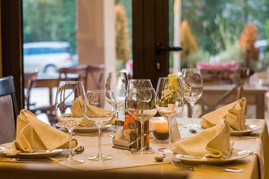 Milano: chef de rang di un ristorante stellato arrestato per violenza sessuale