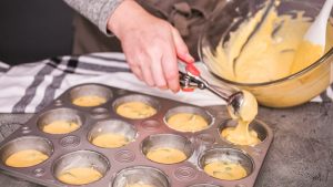 impasto muffin messo nella teglia