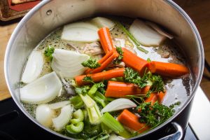 tocchi di verdure rosolate in tegame