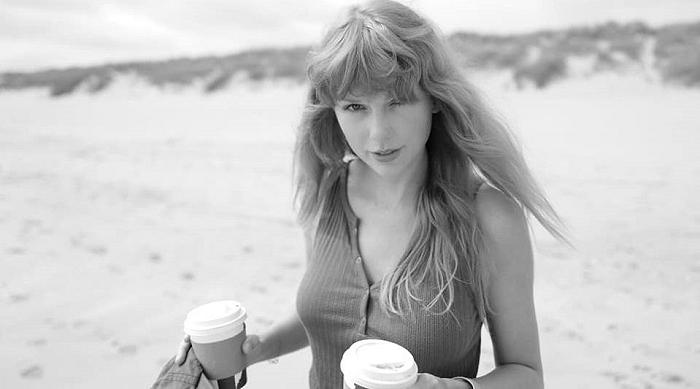 Starbucks: collaborazione con Taylor Swift, in vendita la sua bevanda preferita