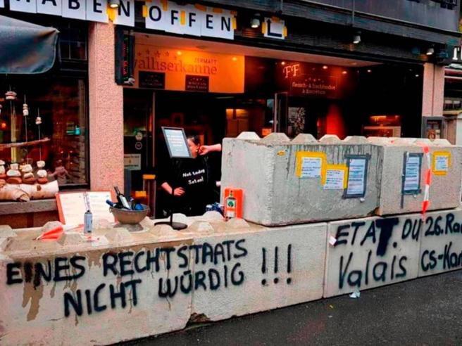 Svizzera, ristorante No Green Pass murato dalla polizia