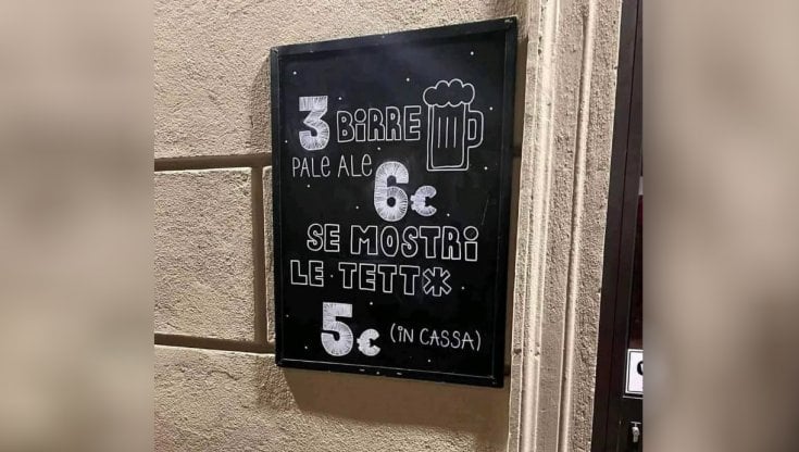 Torino, cartello sessista fuori dal locale: sconto “se mostri le tett*”