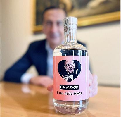 Gin delle “bimbe di Beppe Sala”: il regalo natalizio del sindaco di Milano