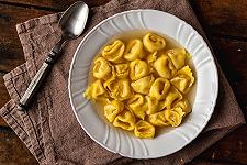 Cappelletti in brodo, la ricetta della tradizione emiliana