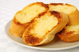 baguette tostata a fette