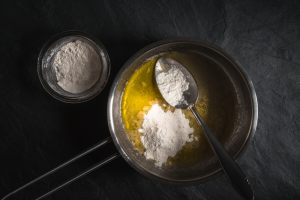 farina e burro nel pentolino