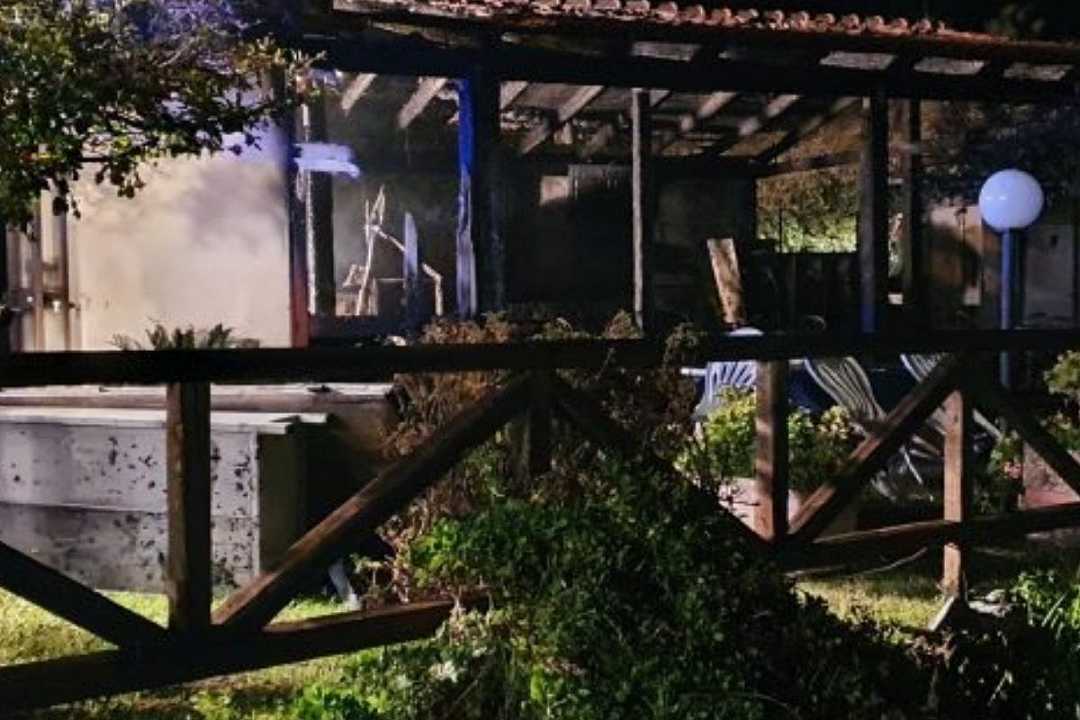 Vibo Valentia, incendio distrugge un ristorante pizzeria