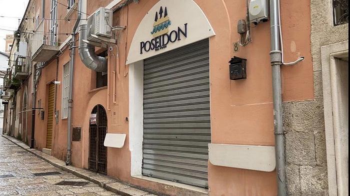 Foggia, bomba fatta esplodere davanti a un ristorante del centro