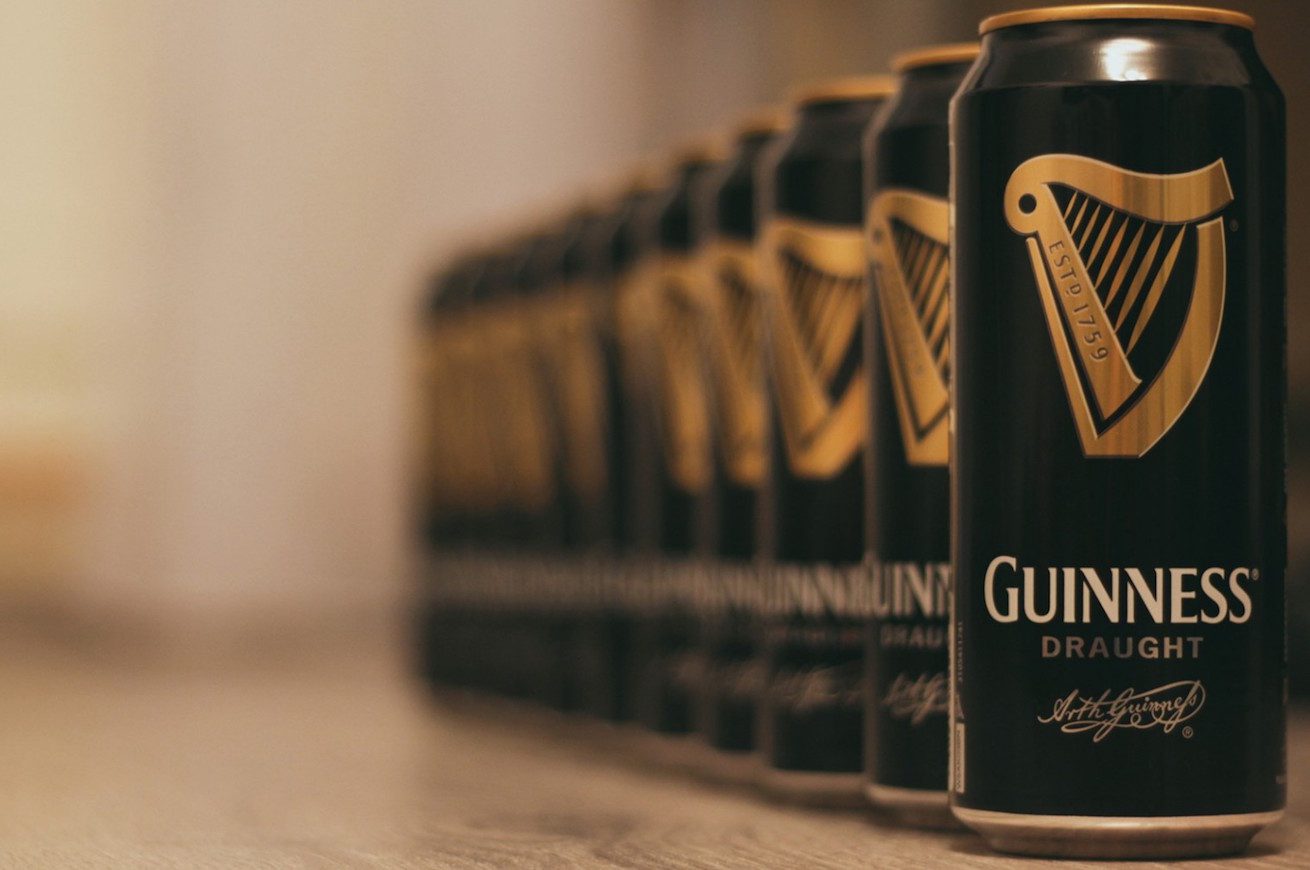 Irlanda-diventa-un-mito-facendo-il-carico-di-Guinness-prima-del-prezzo-minimo-sugli-alcolici