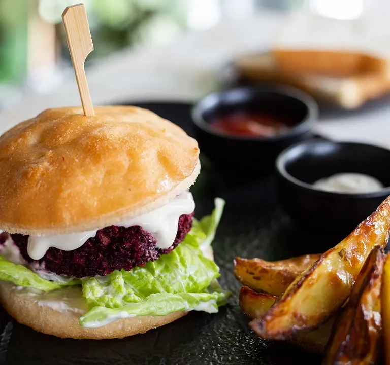 Veganuary: Deliveroo calcola il risparmio in CO2 degli hamburger vegani venduti