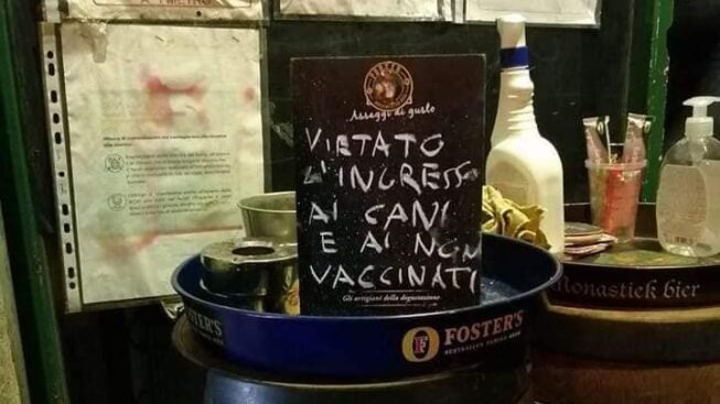 Torino: pub minacciato dai no vax per il cartello “Vietato l’ingresso ai cani e ai non vaccinati”