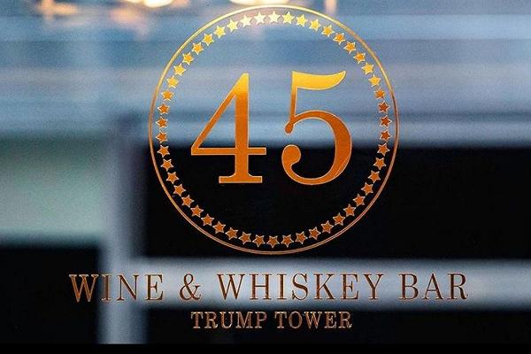 New York: apre un bar dedicato a Donald Trump, e se ci volete bere dovete sborsare 45 dollari