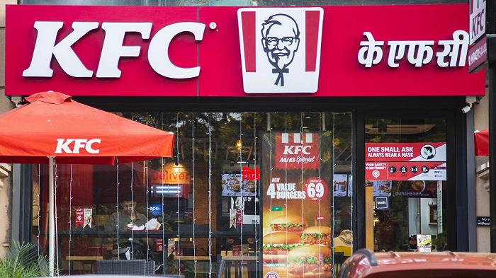 India, estremisti Hindu fanno chiudere Pizza Hut e KFC dopo tweet pro-Kashmir