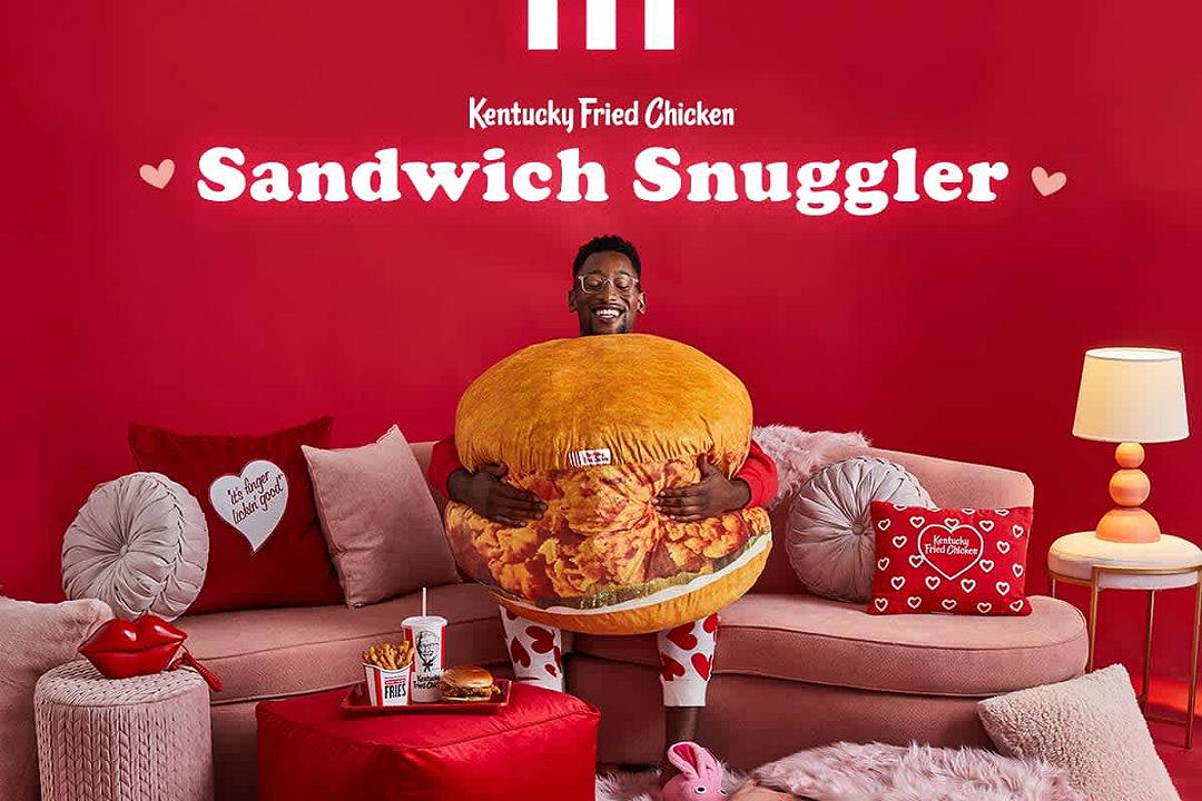 KFC trasforma il sandwich di pollo in un cuscino gigante, e potete