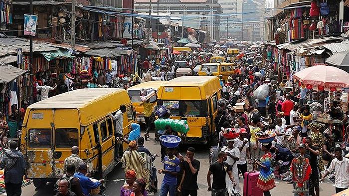 Nigeria, distrutti dalla polizia milioni di bottiglie di birra