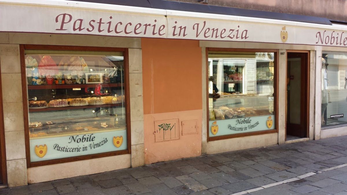 Pasticceria-nobile-vetrina