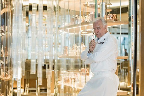 Alain Ducasse, la storica Maison du Peuple a Clichy ospiterà un negozio del Gruppo: è già polemica