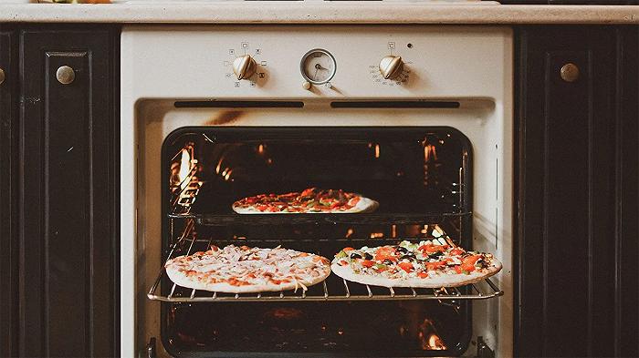 Come pulire il forno: 8 metodi infallibili