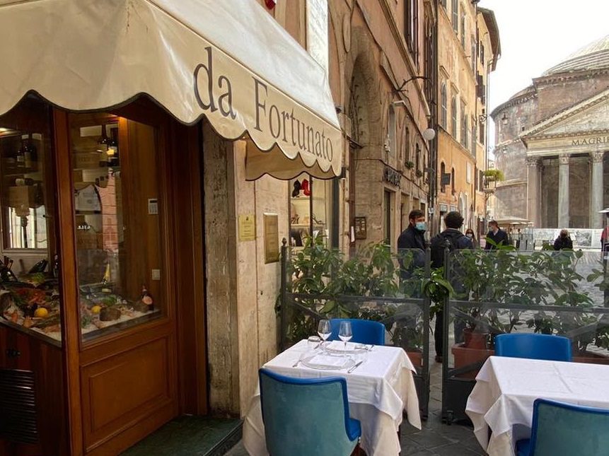 Roma, ristorante Da Fortunato al Pantheon multato per la seconda volta: il titolare non ha il Green Pass