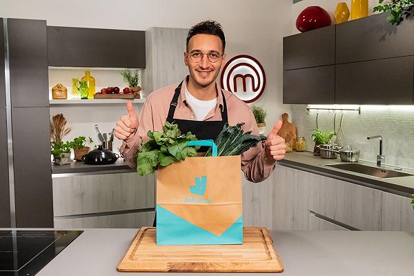 Masterchef, Monir Eddardary accetta la sfida delle Mistery Box di Deliveroo